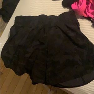 BRAND NEW PAID OF LULU SHORTS (NEVER WORN)